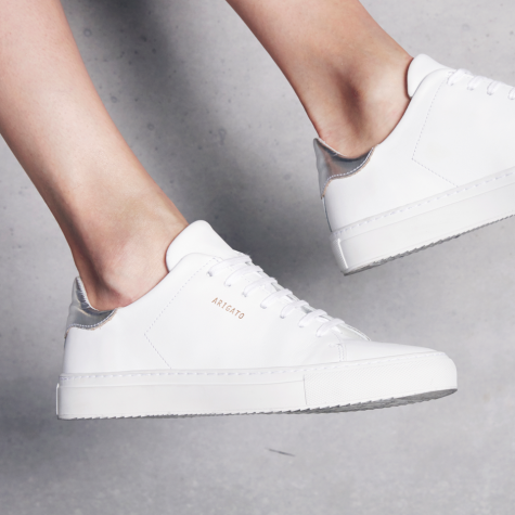 giay the thao all-white - axel arigato clean sneakers - elle man 2