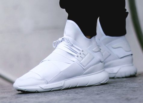 giay the thao all-white - white y3 qasa - elle man 2