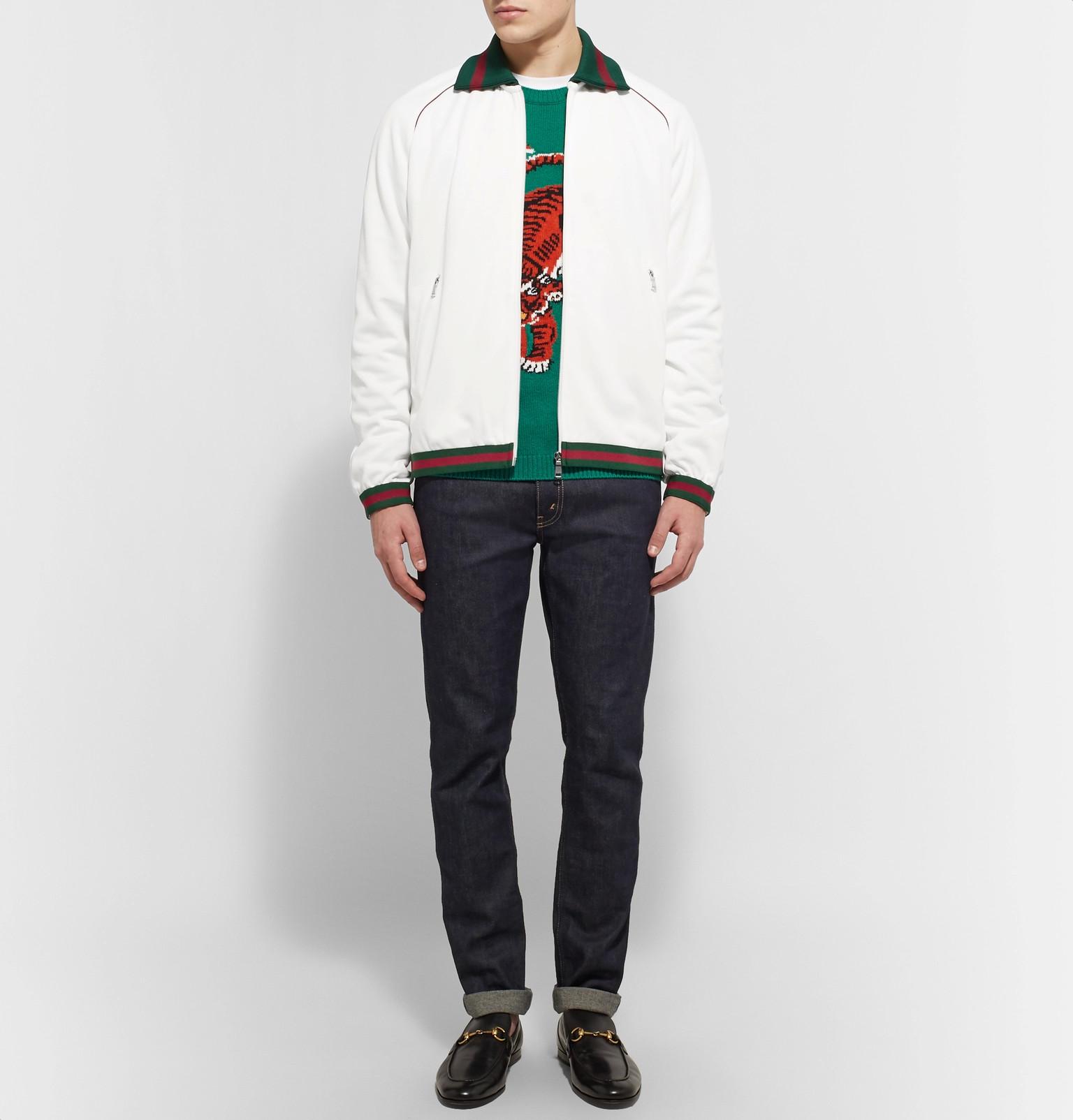 Calendar Hoai co cung ao khoac Track Jacket 11