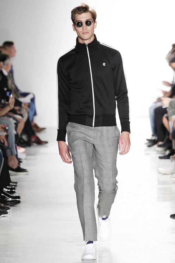 Calendar Hoai co cung ao khoac Track Jacket 4