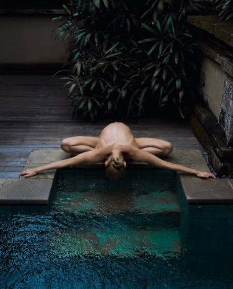 yoga khoa than - elle man 15