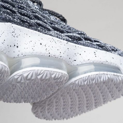 giay the thao cuoi thang 10 - Nike LeBron 15 “Ashes” - elle man 3