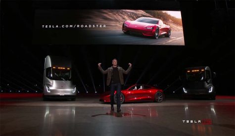 xe dien tesla roadster - elle man 8