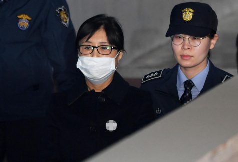 Bà Choi Soon-sil bị buộc tội nhận hối lộ từ các tập đoàn lớn