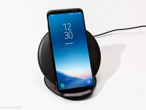 Cả Samsung Galaxy S9 và S8 đều sở hữu công nghệ sạc không dây. Nguồn ảnh: businessinsider.com