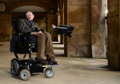 Stephen Hawking qua đời ở tuổi 76