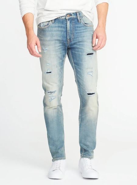 xu hướng thời trang hè 2018 old navy - relaxed slim built-in flex distressed jeans - elle man 1