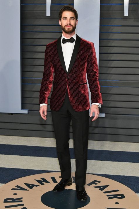 Darren Criss và Giorgio Armani suit