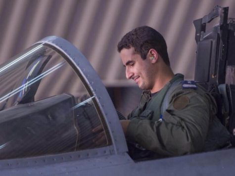 Hoàng tử này từng là một phi công chiến đấu trong Không quân Hoàng gia Saudi Arabia