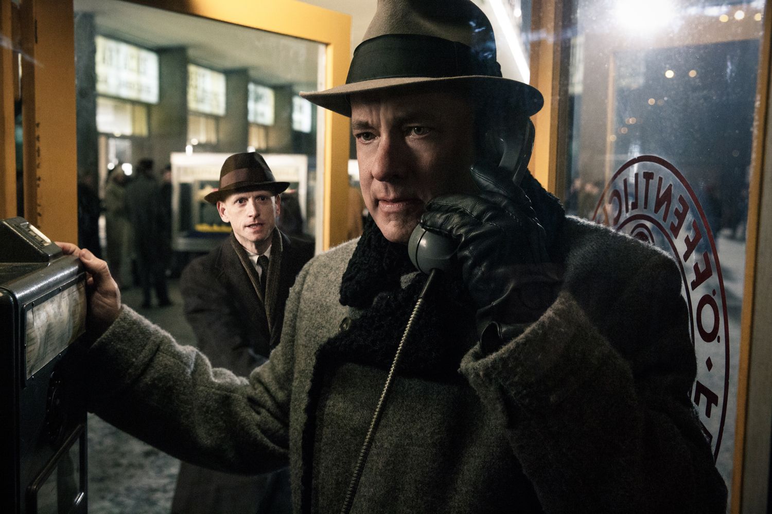 Brooklyn lawyer James Donovan (Tom Hanks) is an ordinary man placed in extraordinary circumstances in DreamWorks Pictures/Fox 2000 Pictures' dramatic thriller BRIDGE OF SPIES, directed by Steven Spielberg.