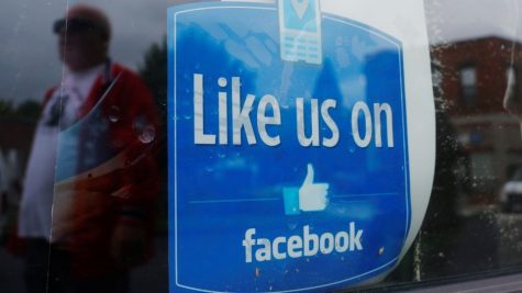 Công ty Facebook chuyển đổi dữ liệu người dùng để tránh luật riêng tư