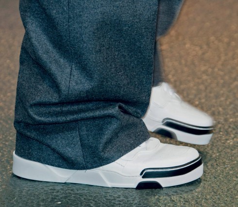 Giày sneakers