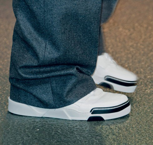 Giày sneakers