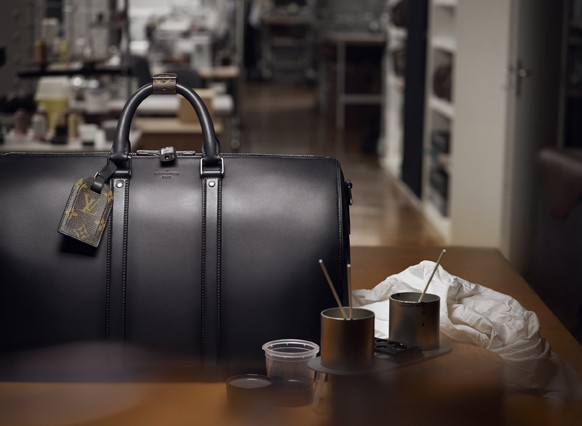 Dòng đồ da cao cấp Ombre của Louis Vuitton