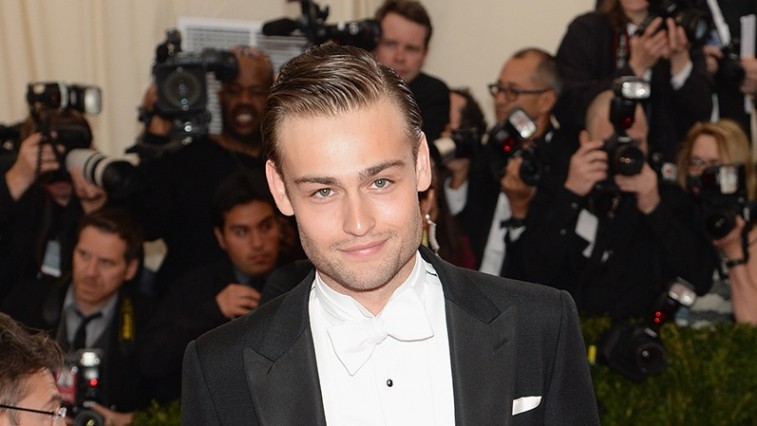 cach phoi do nam phong cach white tie douglas booth