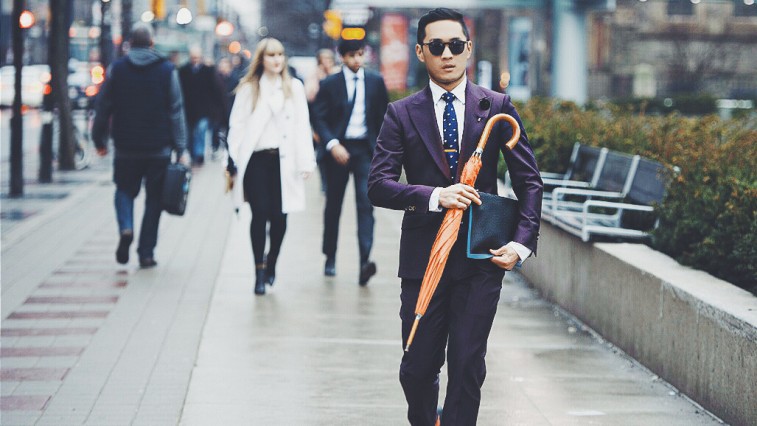 cách phối quần áo nam cho ngày mưa
