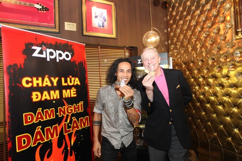 Phạm Anh Khoa và bật lửa Zippo
