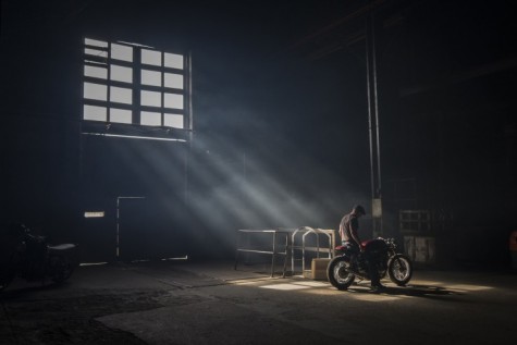 Ryan Reynolds & Triumph Thruxton cafe racer 4 - elle man