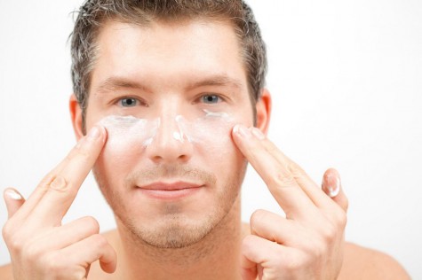 Những thói quen xấu cho làn da mụn - elleman - 4