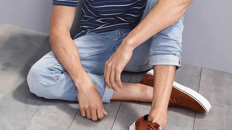 quan jeans nam - featured image - elle man