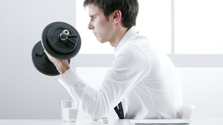 Tập thể dục nhẹ nhàng sau giờ ăn trưa cho chàng bận rộn