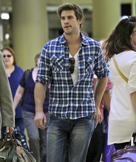 phong cach thoi trang Liam Hemsworth - flannel 1 - elle man