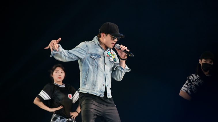 bi-rain-phong-cach-thoi-trang-nam-tinh-elle-man