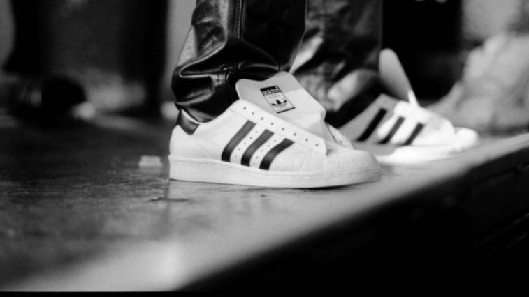 10-thiet-ke-sneaker-nam-bieu-tuong-featured-image-elle-man