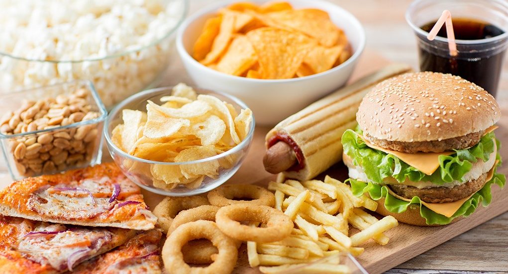 Những thực phẩm cần tránh xa để sở hữu cơ bụng 6 múi