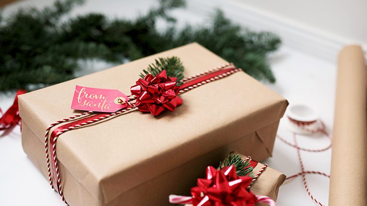 Ý tưởng quà Giáng Sinh dành tặng người thân: tặng quà