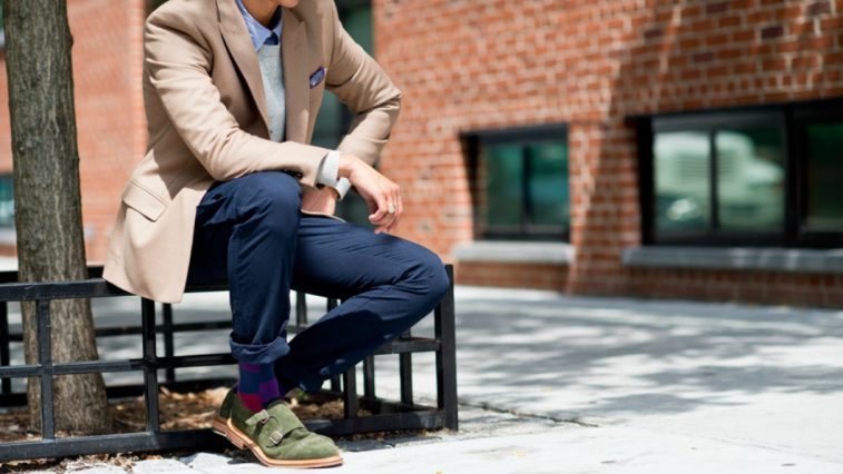 Những cách phối đồ với quần chinos xanh navy quyền lực