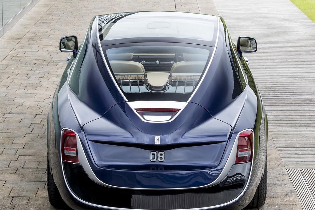 xe hoi rolls-royce sweptail - elle man 3