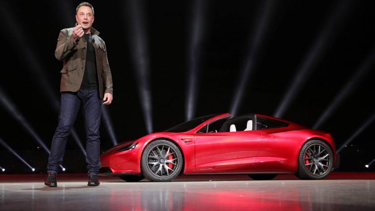 xe dien tesla roadster - elle man 1