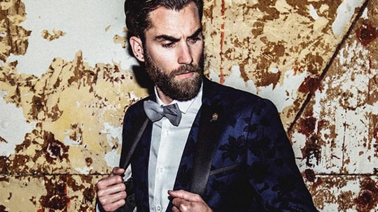 Làm thế nào để mặc những bộ suits nam hoạ tiết để trông không lố lăng?