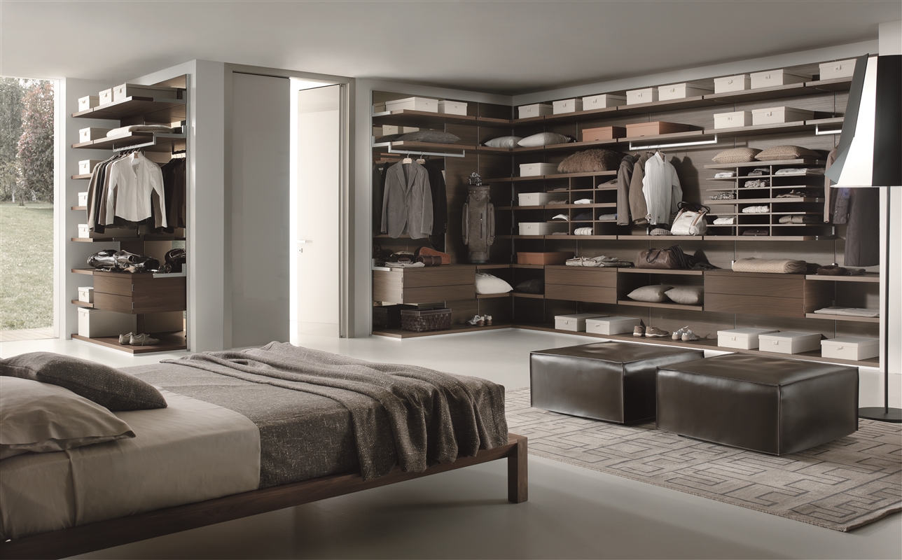 Tủ quần áo nam & 5 món đồ bảo quản phục trang phải có