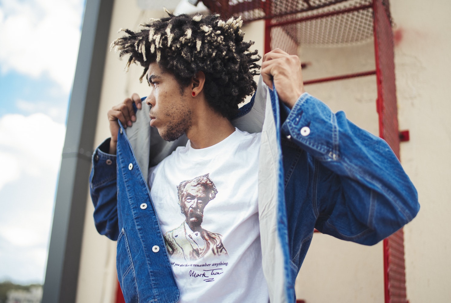 áo khoác jeans nam- elle man - feature