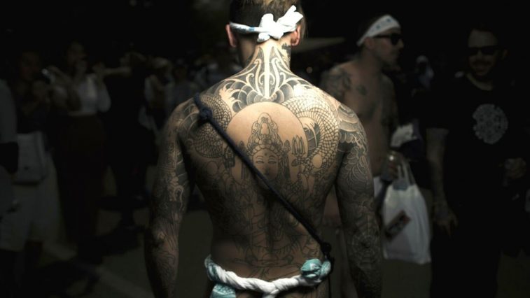 nghe thuat hinh xam irezumi - elle man cover 1