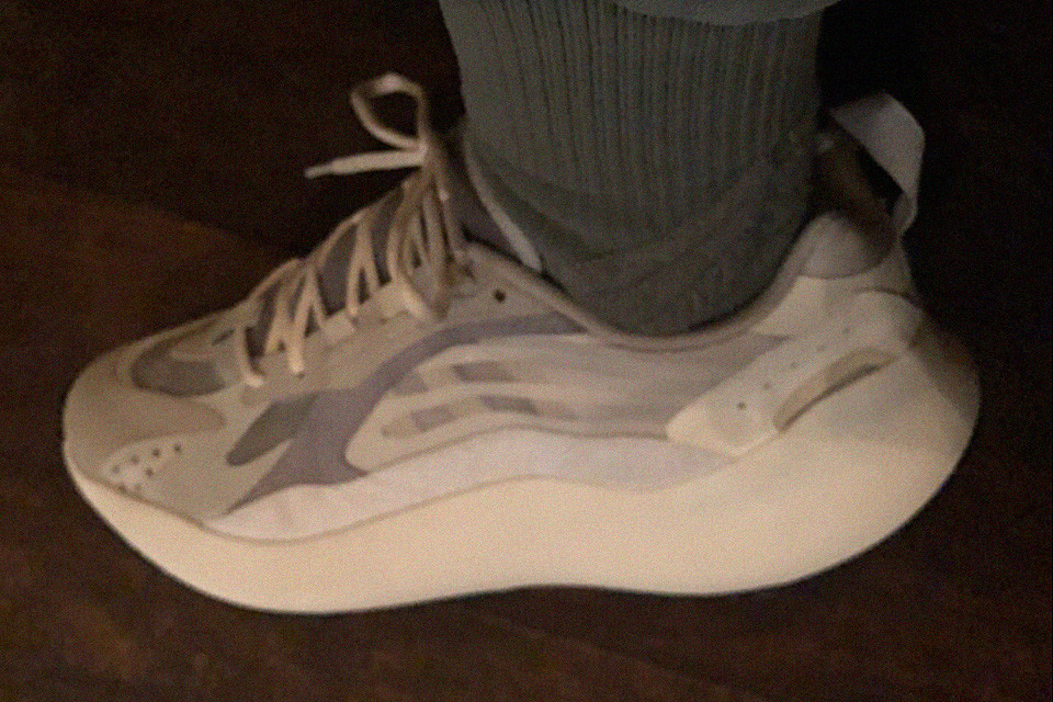 giay yeezy boost 700 - elle man