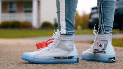 logo thuong hieu converse - Off-White x Converse Chuck 70 - elle man