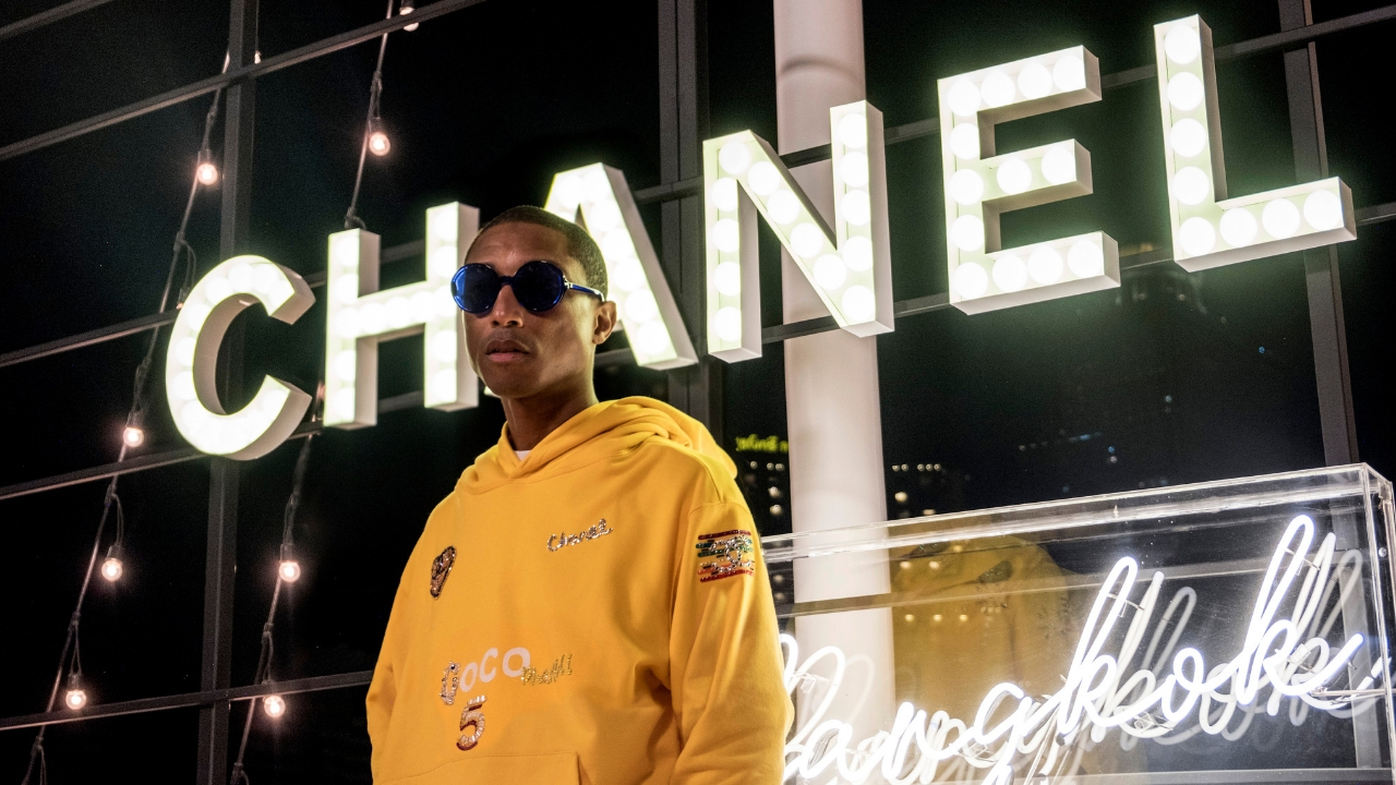 thuong hieu chanel - pharrell williams - elle man