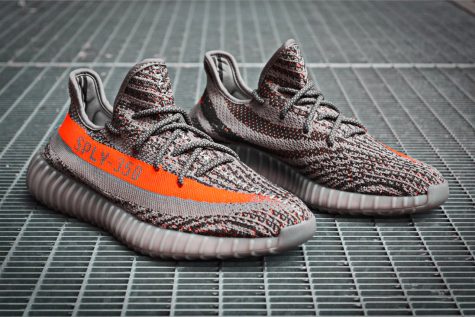 giay adidas yeezy - elle man - featured imgae
