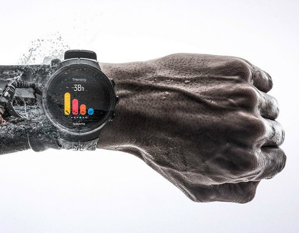 dong ho smartwatch - elle man - featured image
