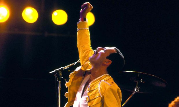 ca si freddie mercury - photo Denis O'regan - elle man feature