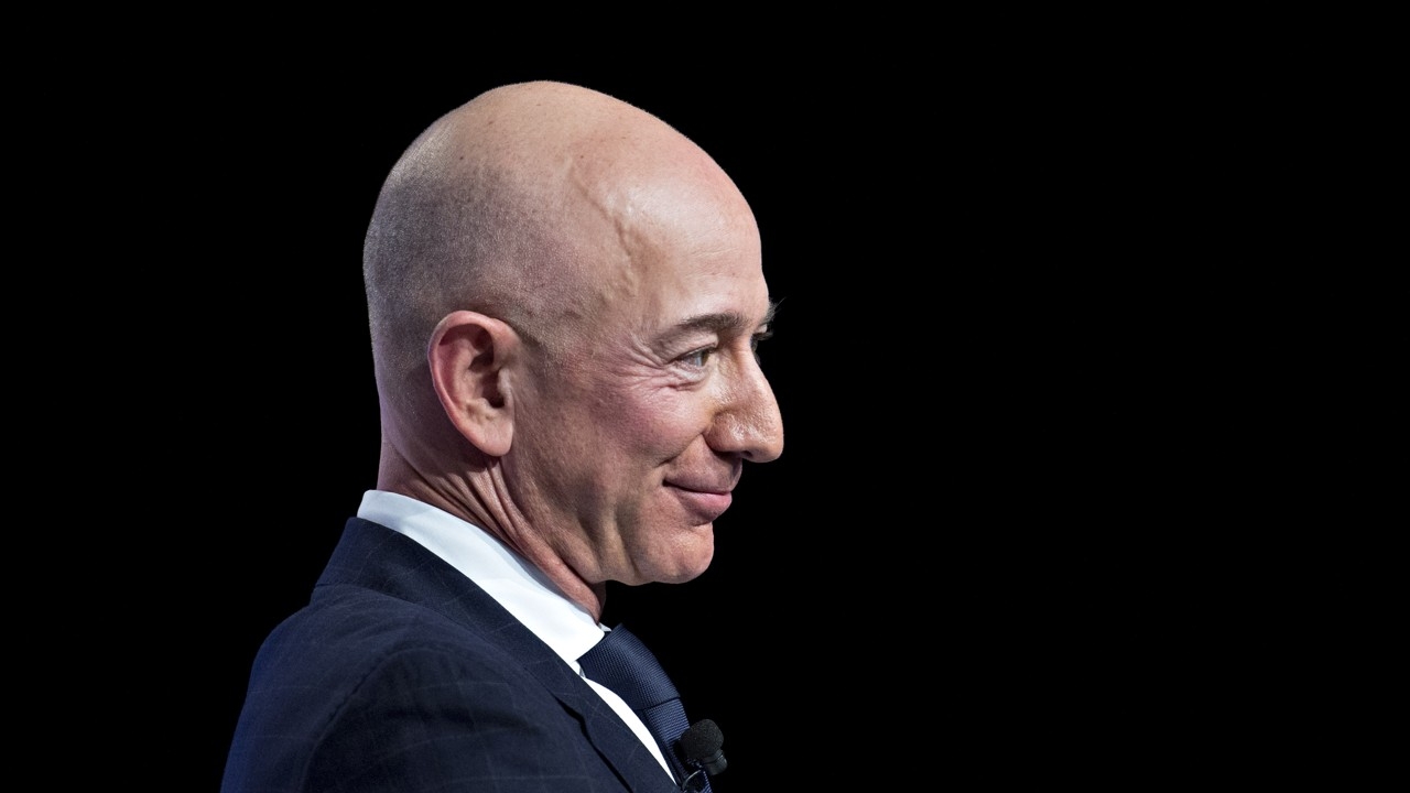 Jeff Bezos - elle man featured image