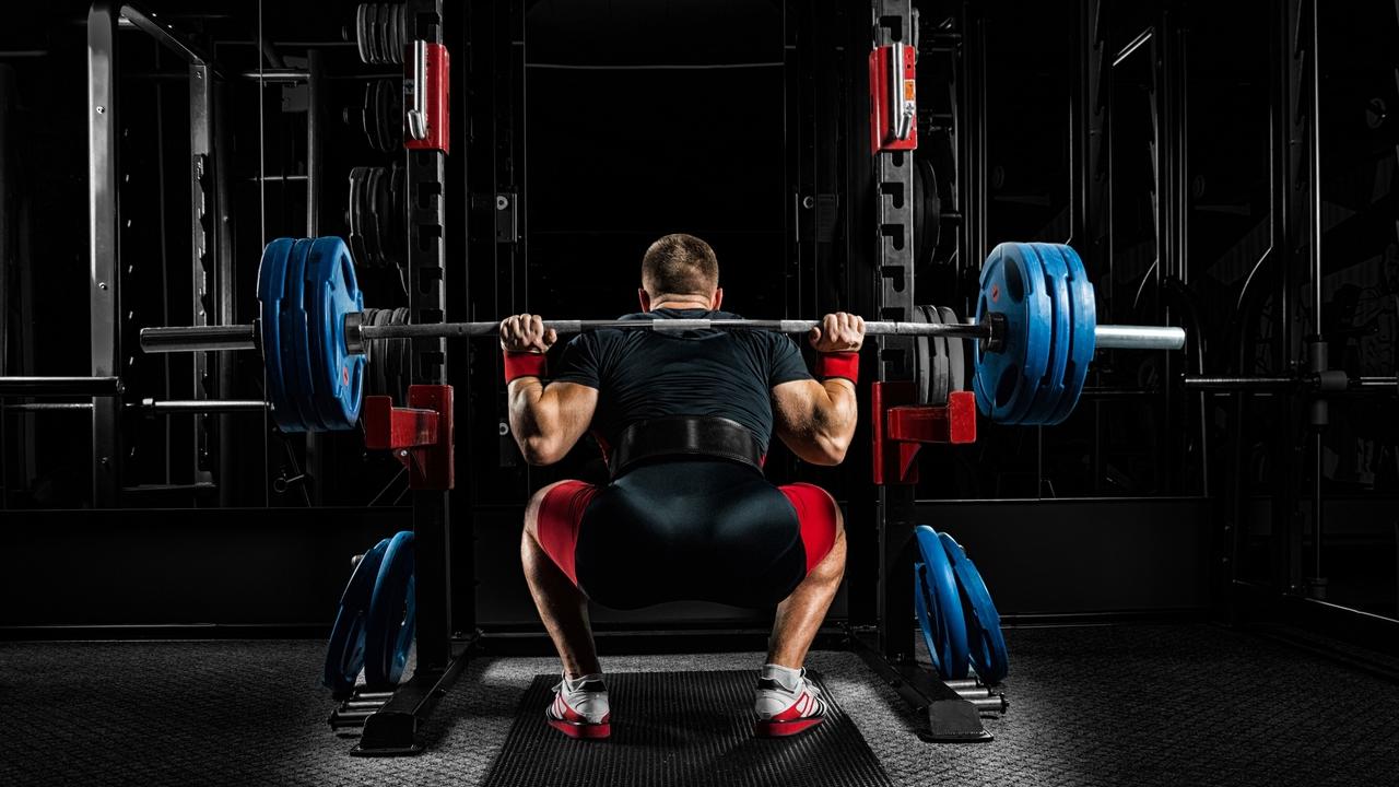squat dung cach - ELLE Man -feature