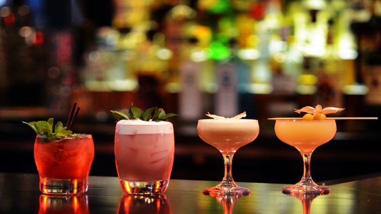 Đồ uống ngon hình ảnh các loại cocktail khác nhau feature