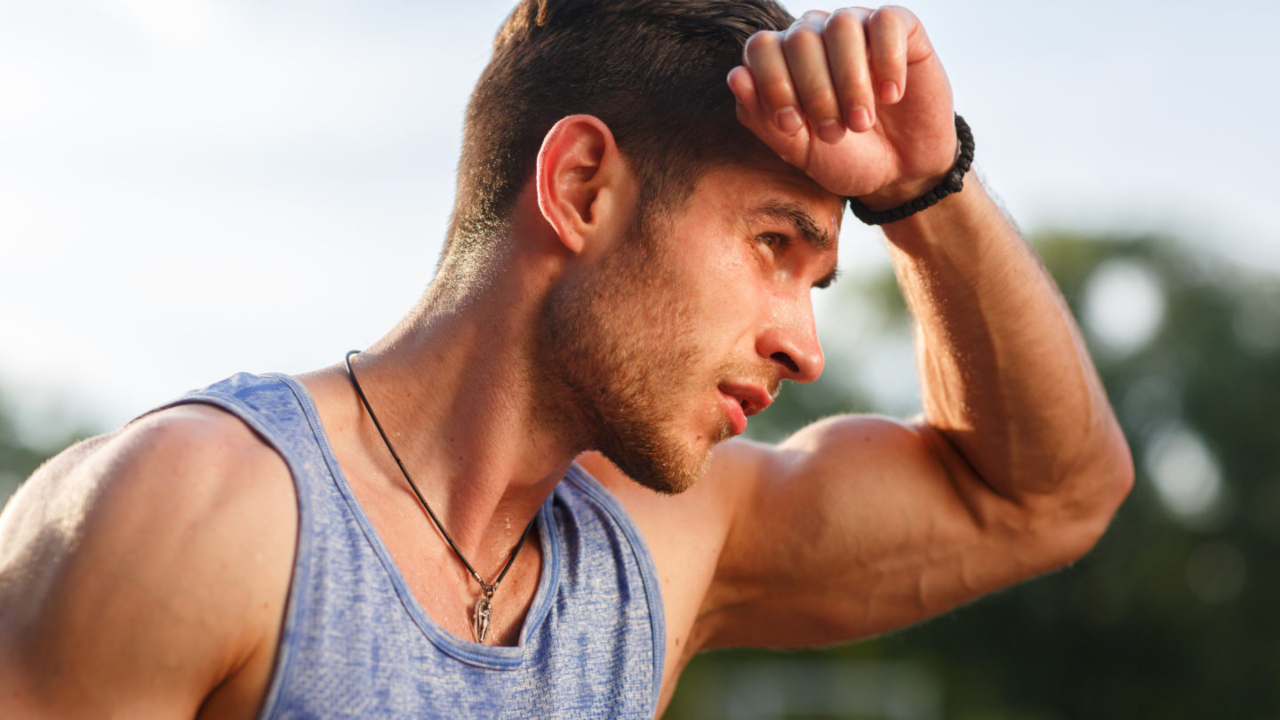 bí quyết hạ nhiệt cơ thể feature elle man