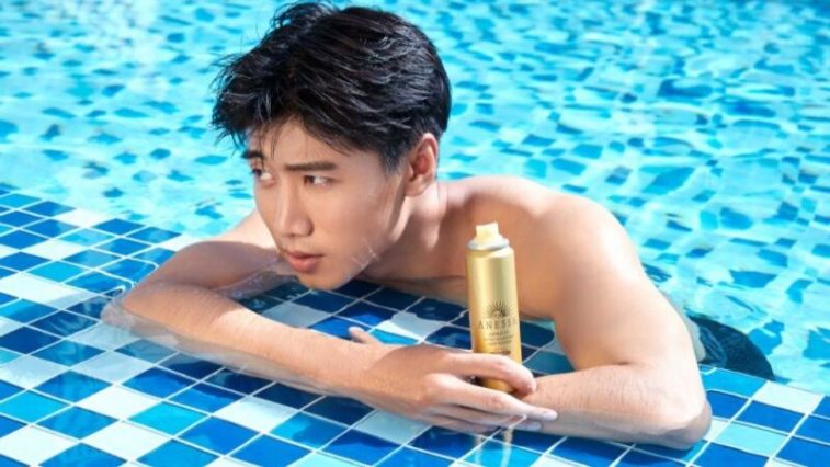 sản phẩm xịt chống nắng Anessa Perfect UV Spray - elle man feature