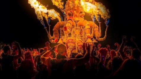 le hoi burning man 2019 - hinh feature elle man 1