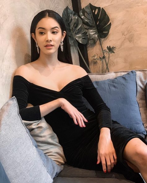 mỹ nhân chuyển giới - nadia diện váy nhung đen